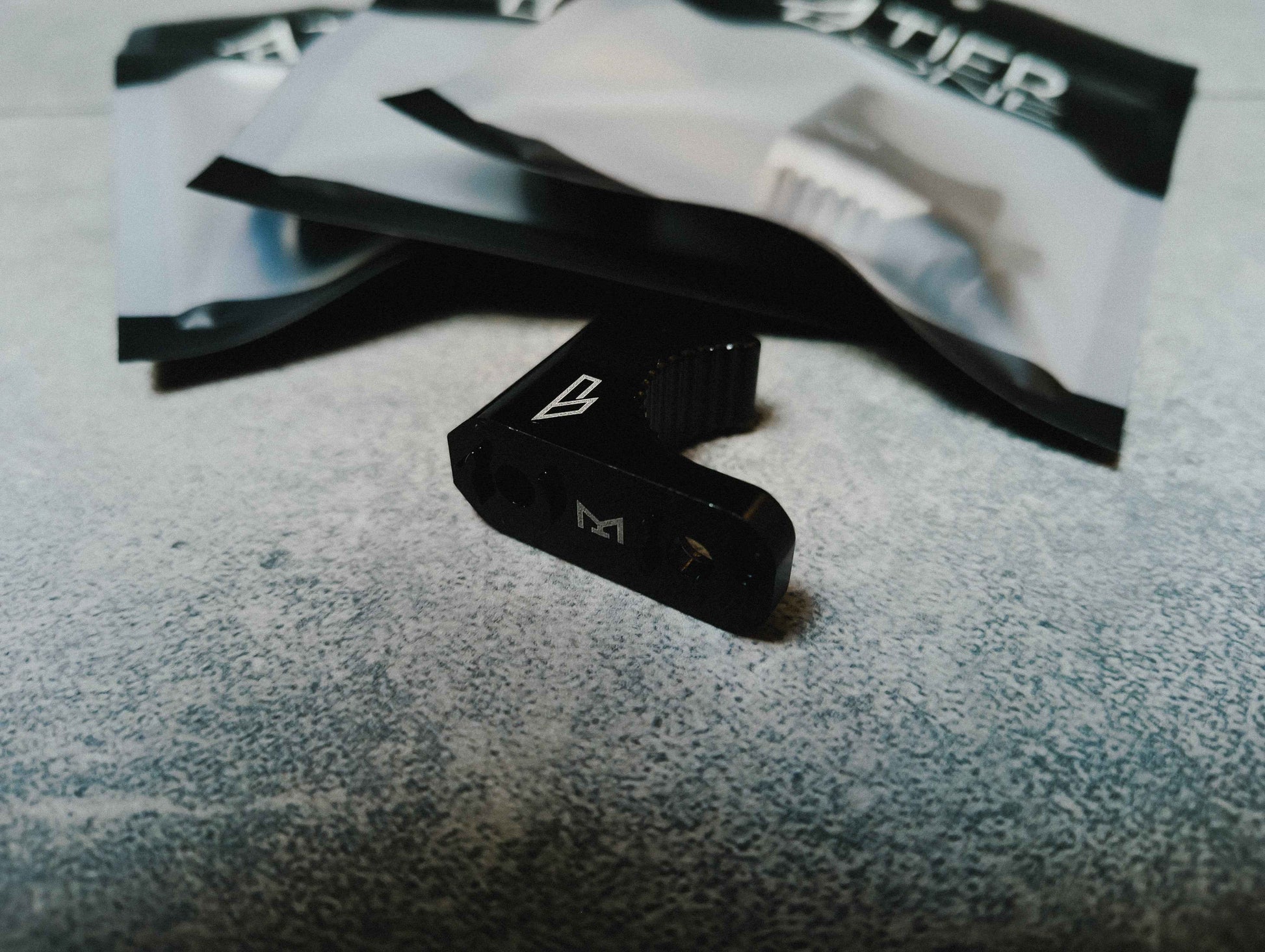 UBERSTOP 1 Handstop in Bronze und Schwarz – TIER1ONE