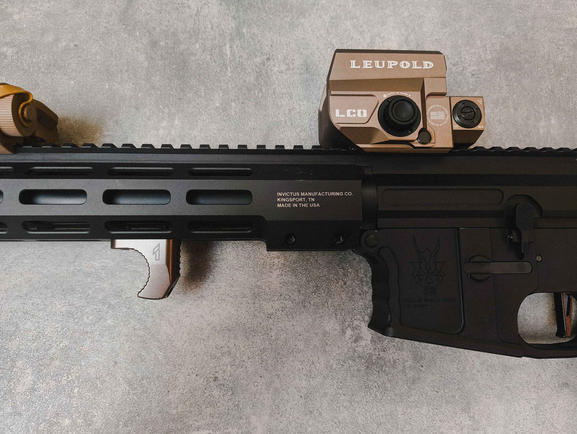 Abgerundete Unterseite – UBERSTOP 1 AR15 M-LOK Handstop zum Auflegen